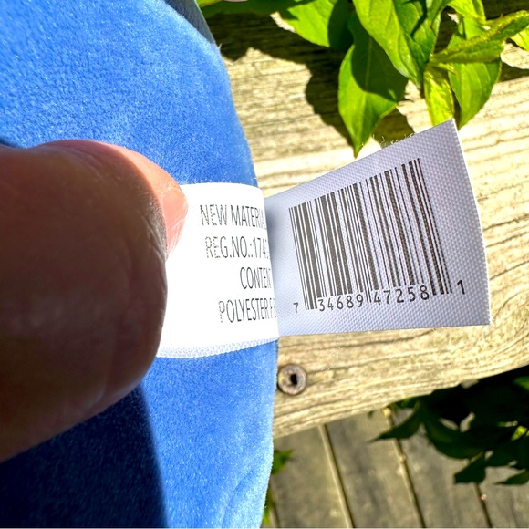 Squishmallow Yeti Horace 8” Discontinued Canadian Exclusive - Picture 4 of 5